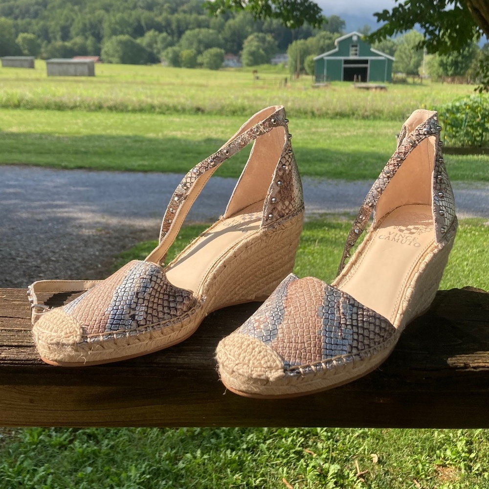 SOLD Vince Camuto Vanissa Snakeskin Strappy Wedge NOWT Size 6.5